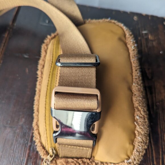 Lululemon Fleece Belt Bag (burnt caramel) - Picture 3 of 3